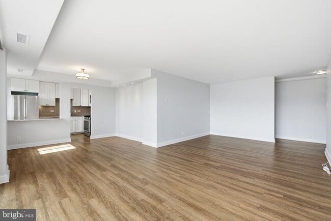 Building Photo - 8315 N Brook Ln Unit 2-902