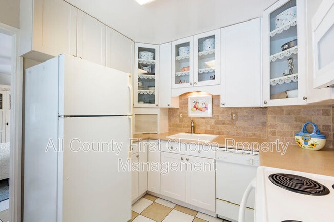 Photo - 835 49th Ave N