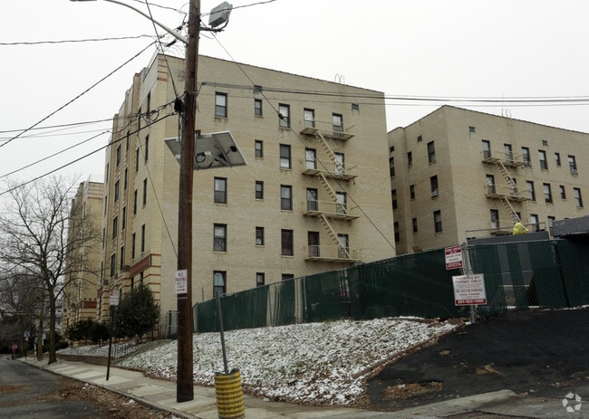 Highland Station Apartments