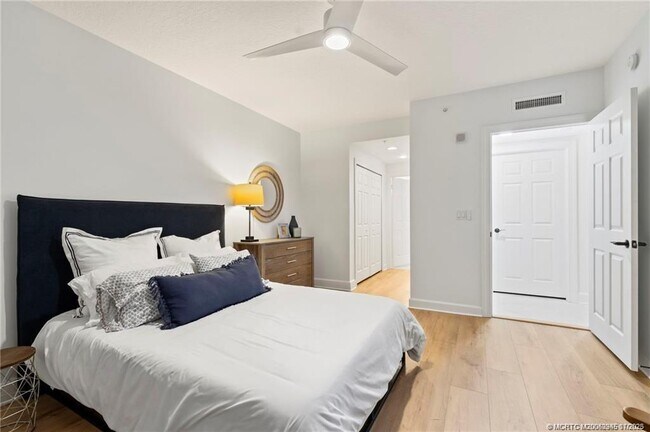 Building Photo - 3702 N Hwy A1A Unit 1202