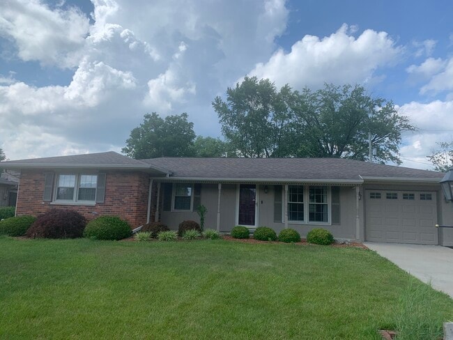 Building Photo - 2829 Hillside Dr