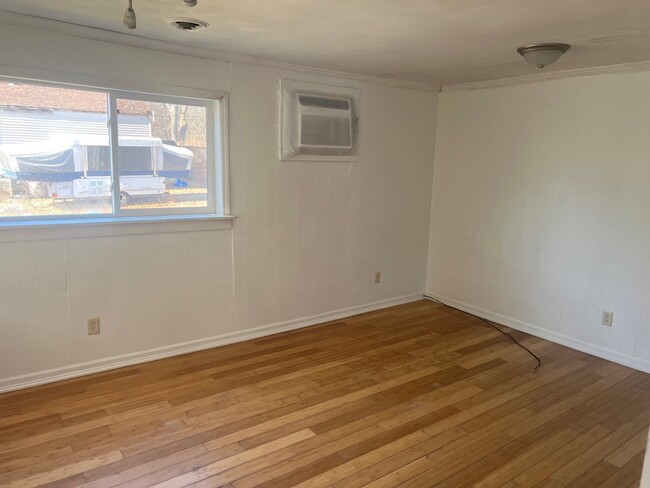 Photo - 2 bedroom House for Rent - Lake Station