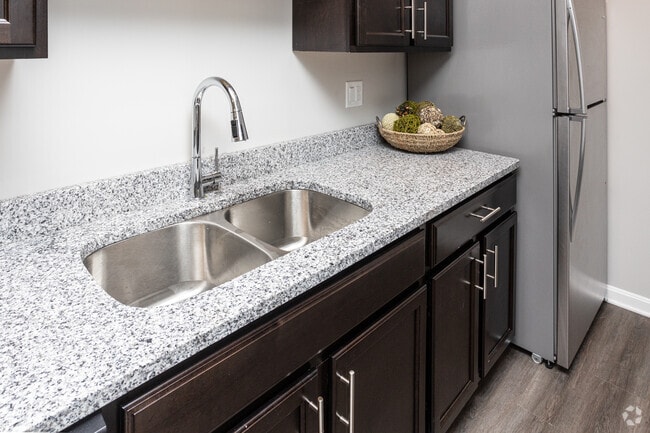 2BR, 2BA - Kitchen