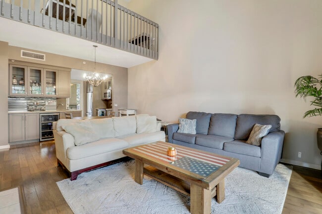 Photo - 1152 University Blvd