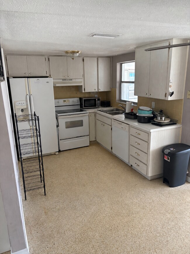 Photo - 8019 Portage Dr