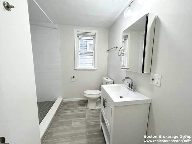 Building Photo - 155 E Cottage St Unit #1 Rental