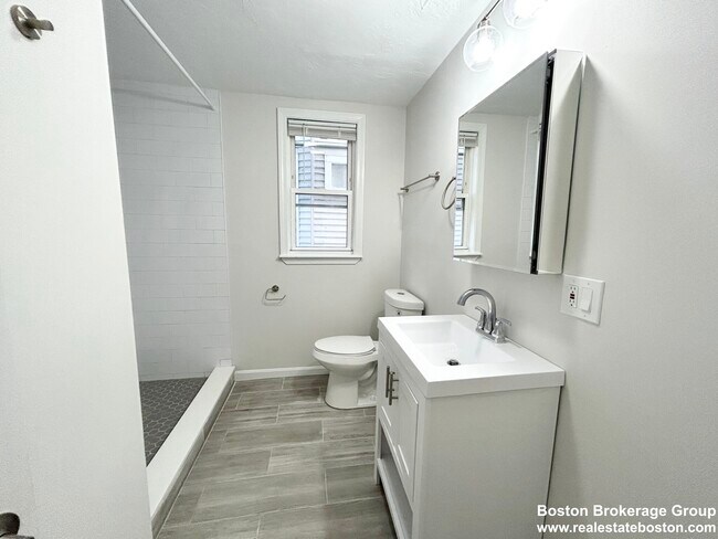Building Photo - 155 E Cottage St Unit #1 Rental