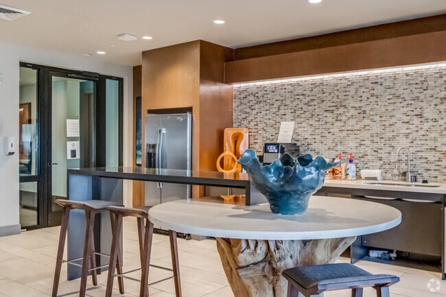 RESIDENT LOUNGE