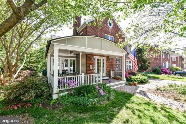 Building Photo - 621 S Taylor St Rental