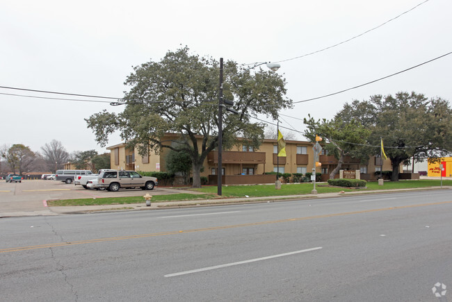 Building Photo - Willow Bend Apartments