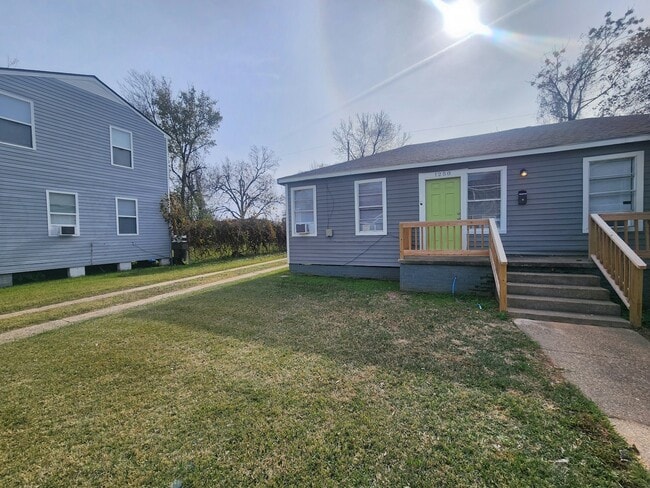 Photo - 1250 Estelle St