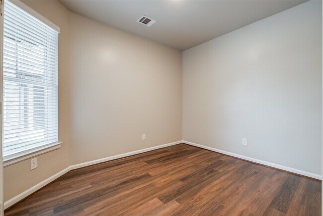 Photo - 137 Pk Pl Cir Unit A