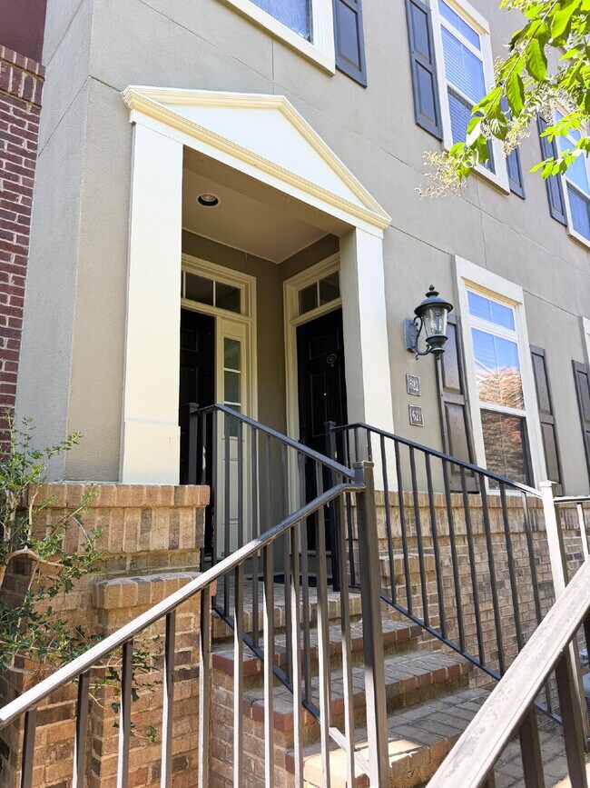 Building Photo - Modern 1-Bed Townhome Near Perimeter Mall ...