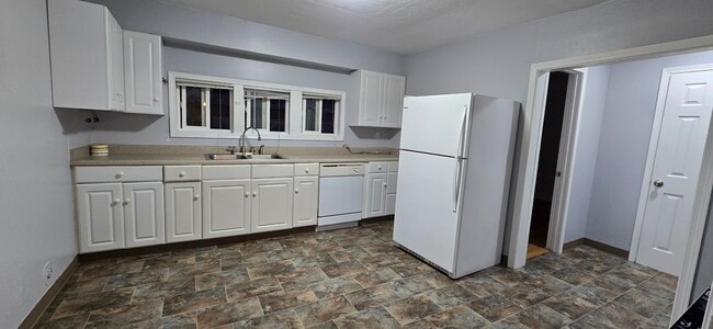 Building Photo - Ash