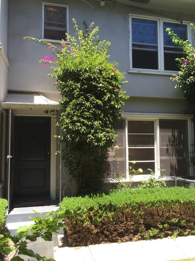 Garden Entrance - 144 S Roxbury Dr Townhome