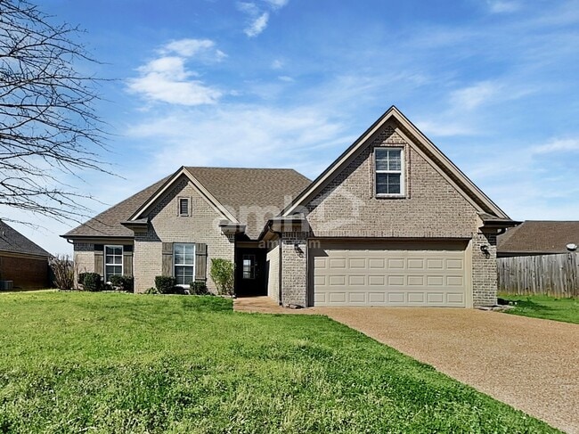 Building Photo - 3210 Greenhouse Dr