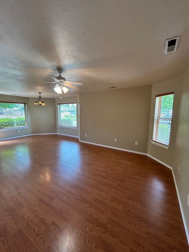 Photo - Coming Soon!!Three Bedroom for lease in Me...