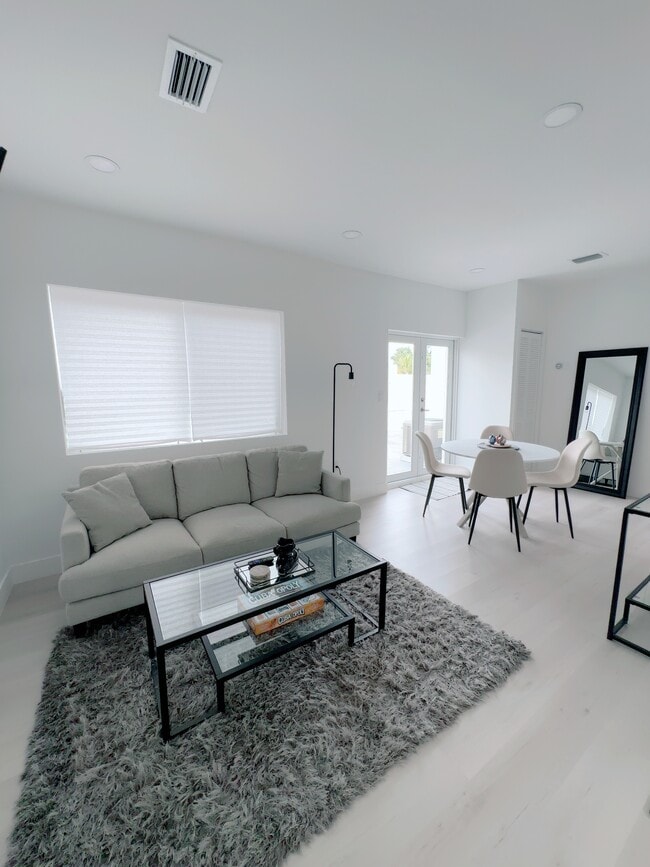 Photo - 2544 SW 19th Ter Unit Casa Silvano