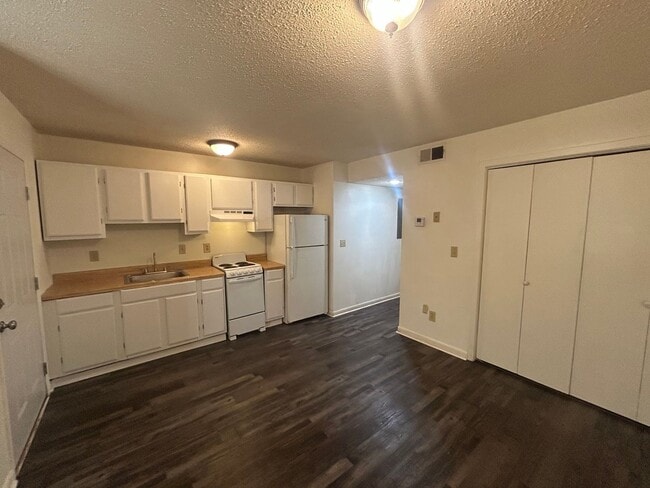 Building Photo - Arab Apartment For Rent Unit 9