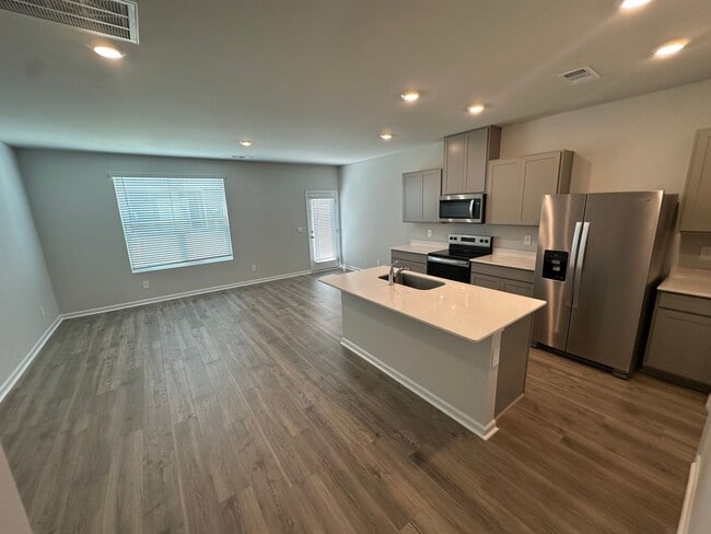 Building Photo - FOR LEASE- BRAND NEW TOWNHOME IN LEBANON