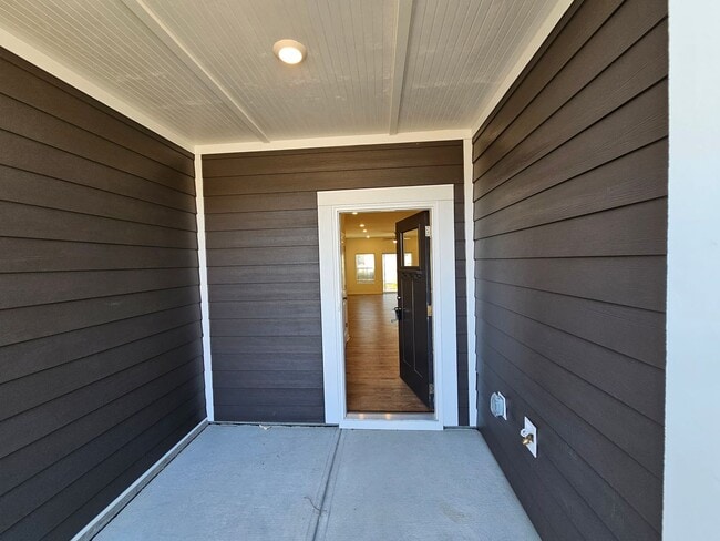 Photo - Like New Town Home in Kellerton Place, Monroe!