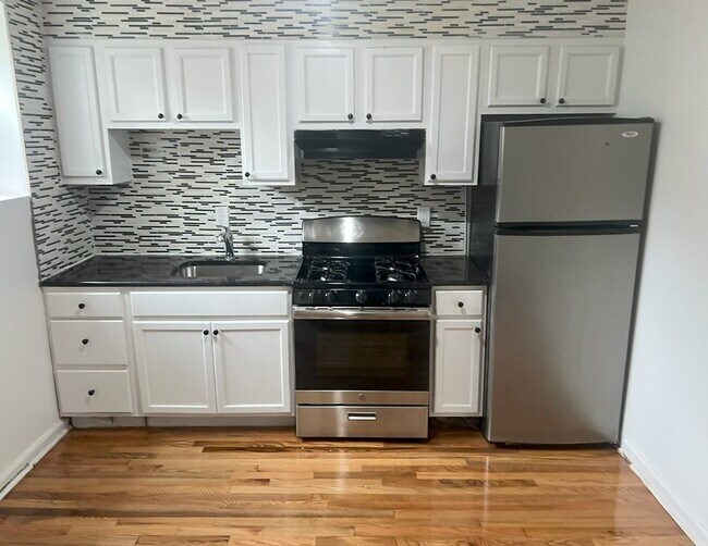 Building Photo - 752 N 40th St