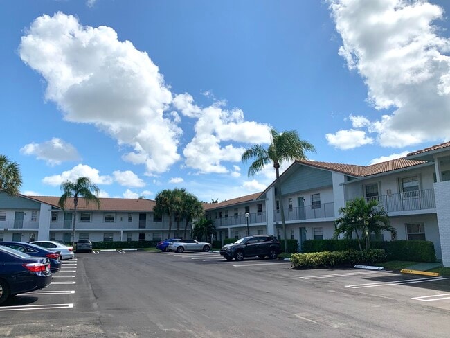 Photo - 2750 Forest Hills Blvd Unidad 208