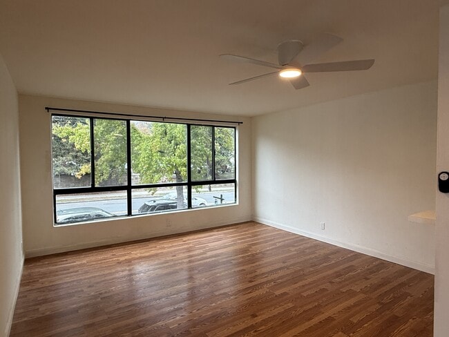 Photo - 2632 Warring St