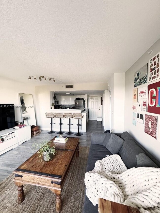 Photo - 3000 Coral Wy Unidad 703