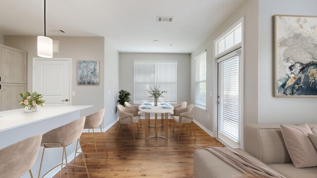 Dining Area - The Retreat at Hamburg Place Apartments