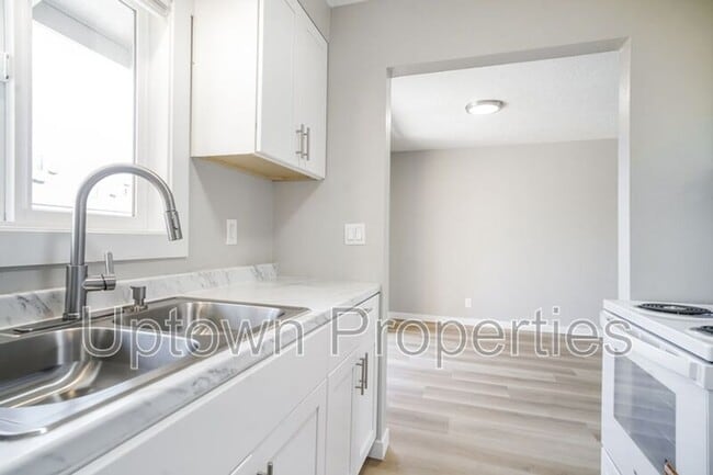 Photo - 466 N Adair St