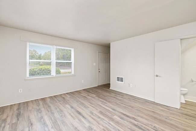 Photo - Renovated 3 Bedroom Unit! Unidad Apt. 61