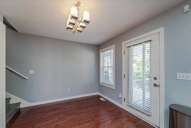 Photo - 1440 Marshall St NE