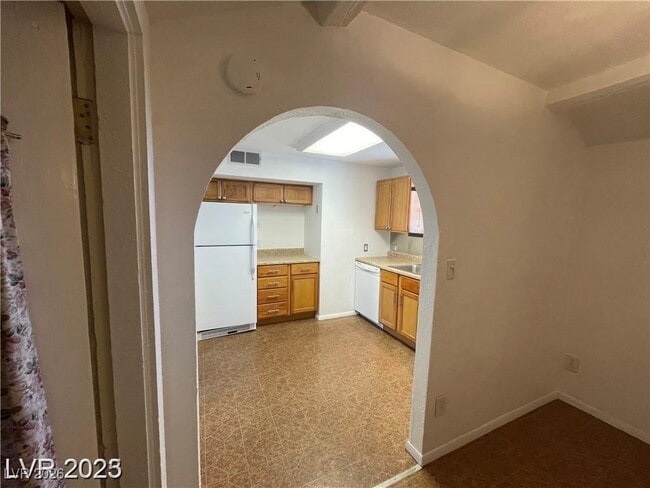 Photo - 668 Avenue F