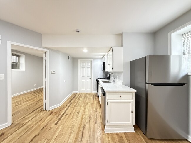 Photo - 947 N Wolcott Ave Unit J02P