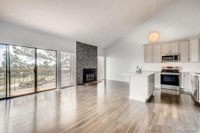 Building Photo - Beautifully Remodeled 3 bedroom Townhome in the Pinery.