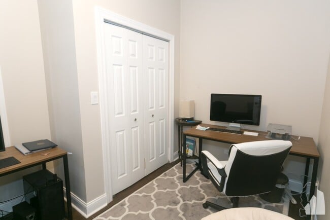 Photo - 2506 W Argyle St Unit 2