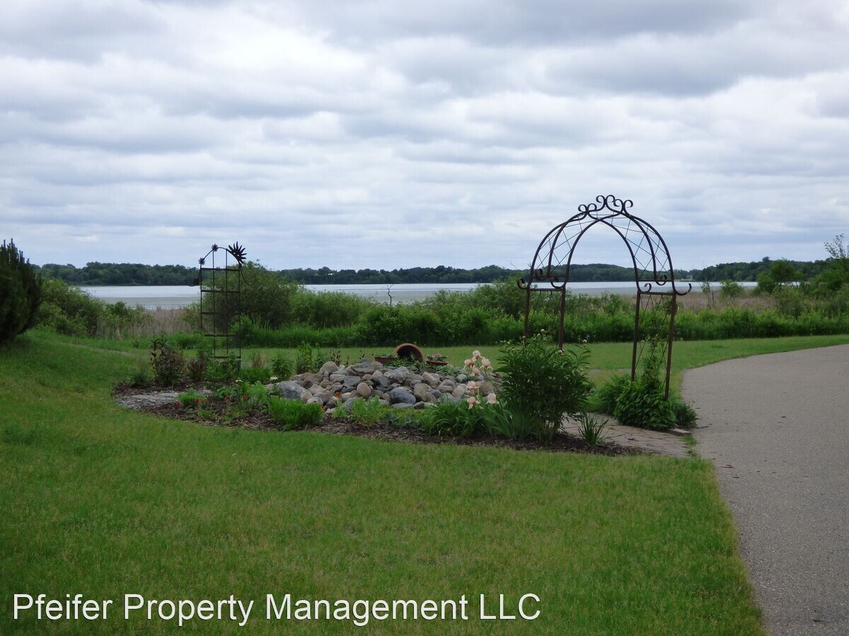 2 br, 1.5 bath House 753 WIllow Glen Drive House Rental in Buffalo