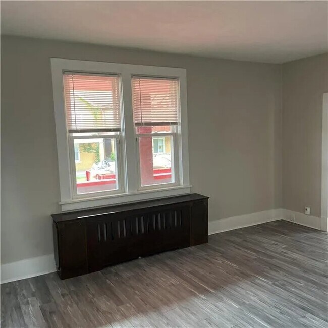 Photo - 643 Waddell Ave