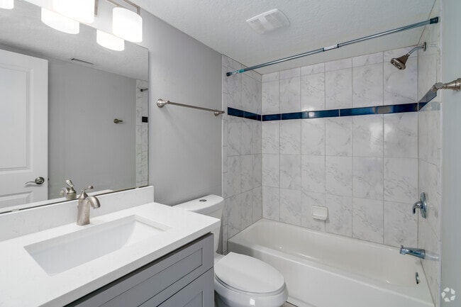 2BR, 2BA - 1,088SF - B2 - Primary Bathroom