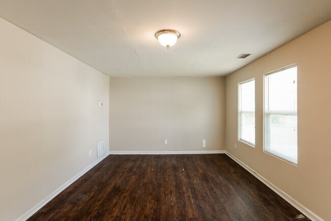 3504 S Hopkins Ct