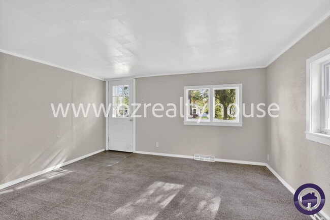Photo - 564 Williamsville Ave