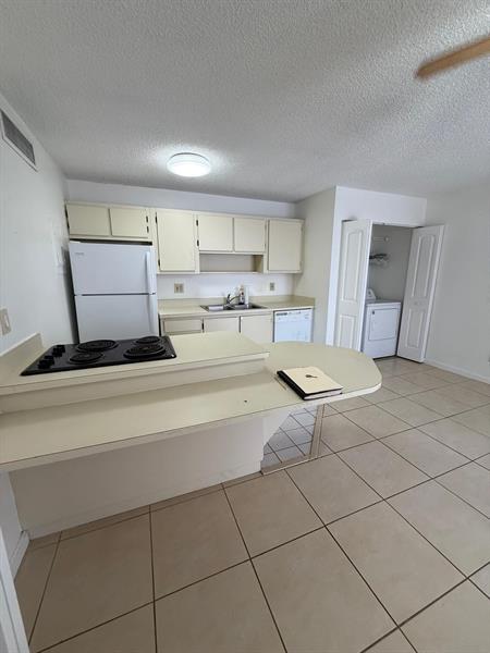 Photo - 645 Executive Center Dr Unit R104