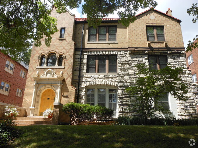 Building Photo - 7537 Parkdale Ave Unit 2 NE Rental