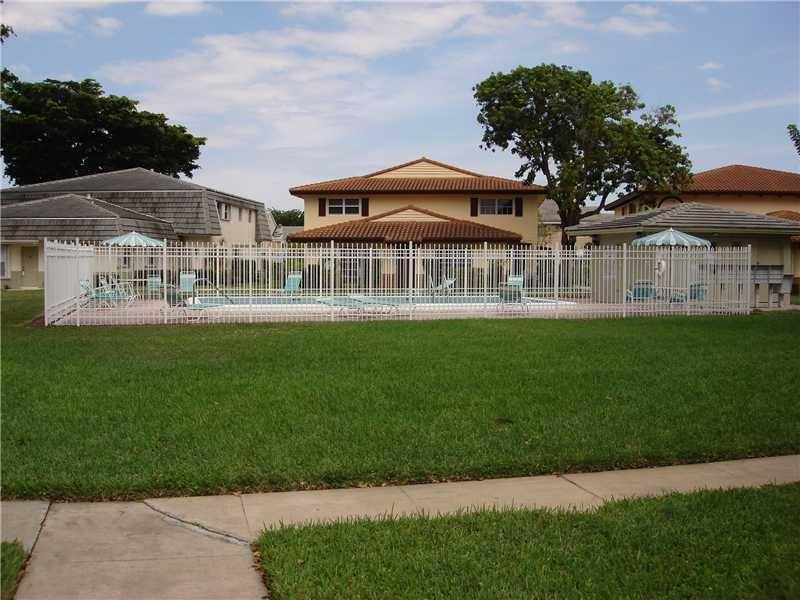 Photo - 8833 NW 28th Dr Casa Adosada