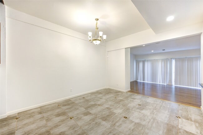 Building Photo - 12625 Memorial Dr Unit 140