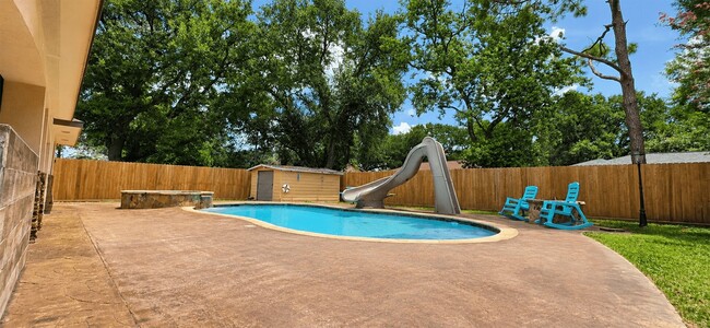 Photo - 13914 Bonnington Dr