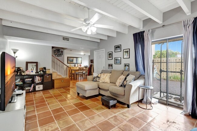 Photo - 1586 Shaker Cir