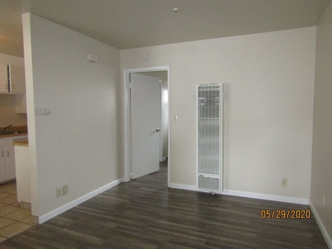 Photo - Cozy Updated One Bed One Bath Apartment Ne... Unidad 730