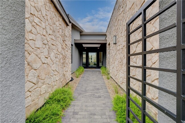 Photo - 779 Willits St